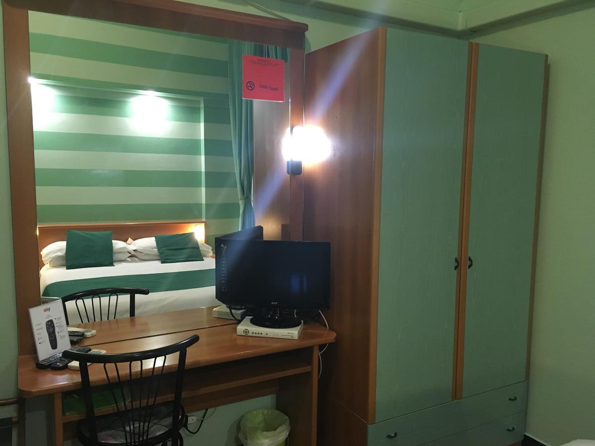 Albergo Glory ボルゲット・サント・スピーリト エクステリア 写真