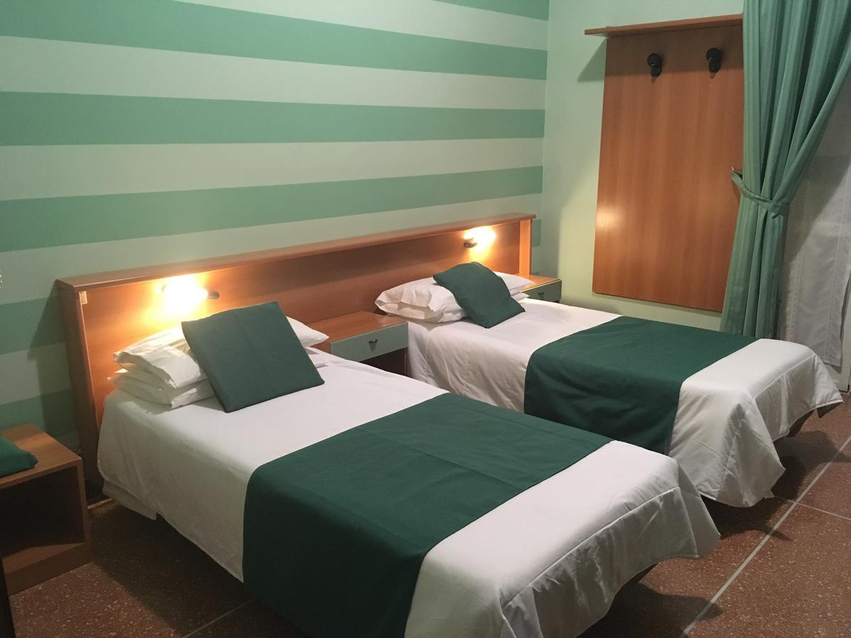 Albergo Glory ボルゲット・サント・スピーリト エクステリア 写真